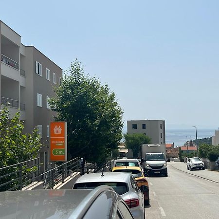 Apartment Lucija - Cozy Flat In The City Center With A Sea View & Parking Makarska Exteriör bild