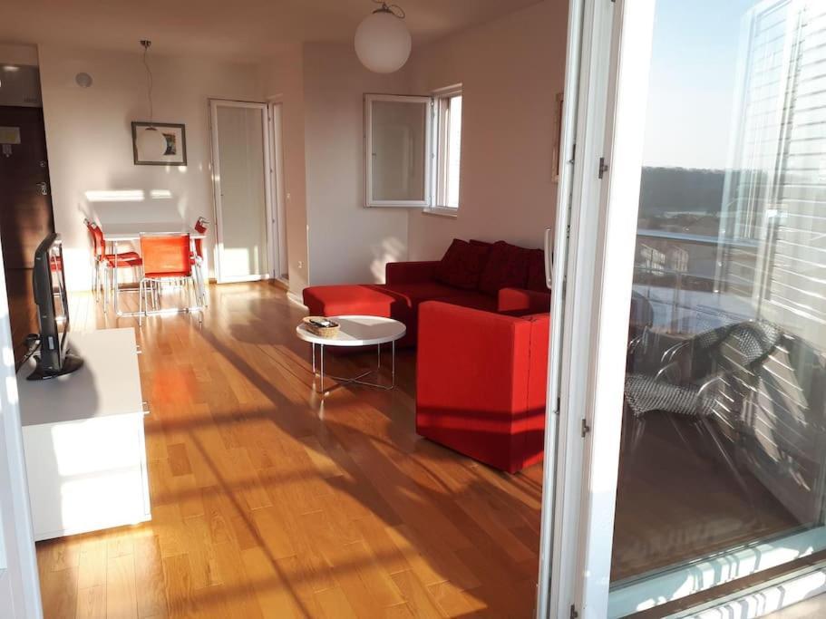Apartment Lucija - Cozy Flat In The City Center With A Sea View & Parking Makarska Exteriör bild