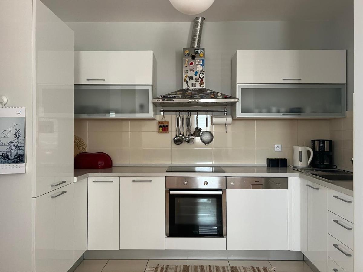 Apartment Lucija - Cozy Flat In The City Center With A Sea View & Parking Makarska Exteriör bild