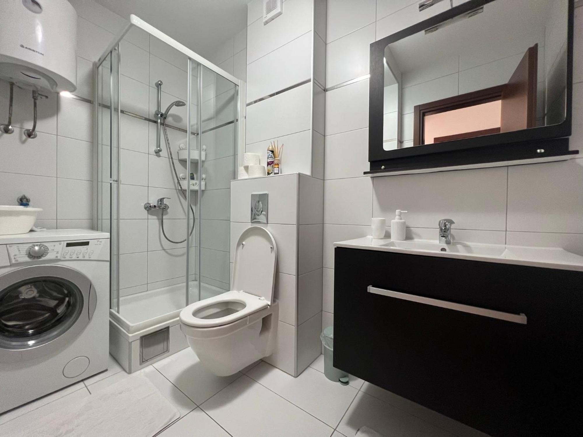 Apartment Lucija - Cozy Flat In The City Center With A Sea View & Parking Makarska Exteriör bild