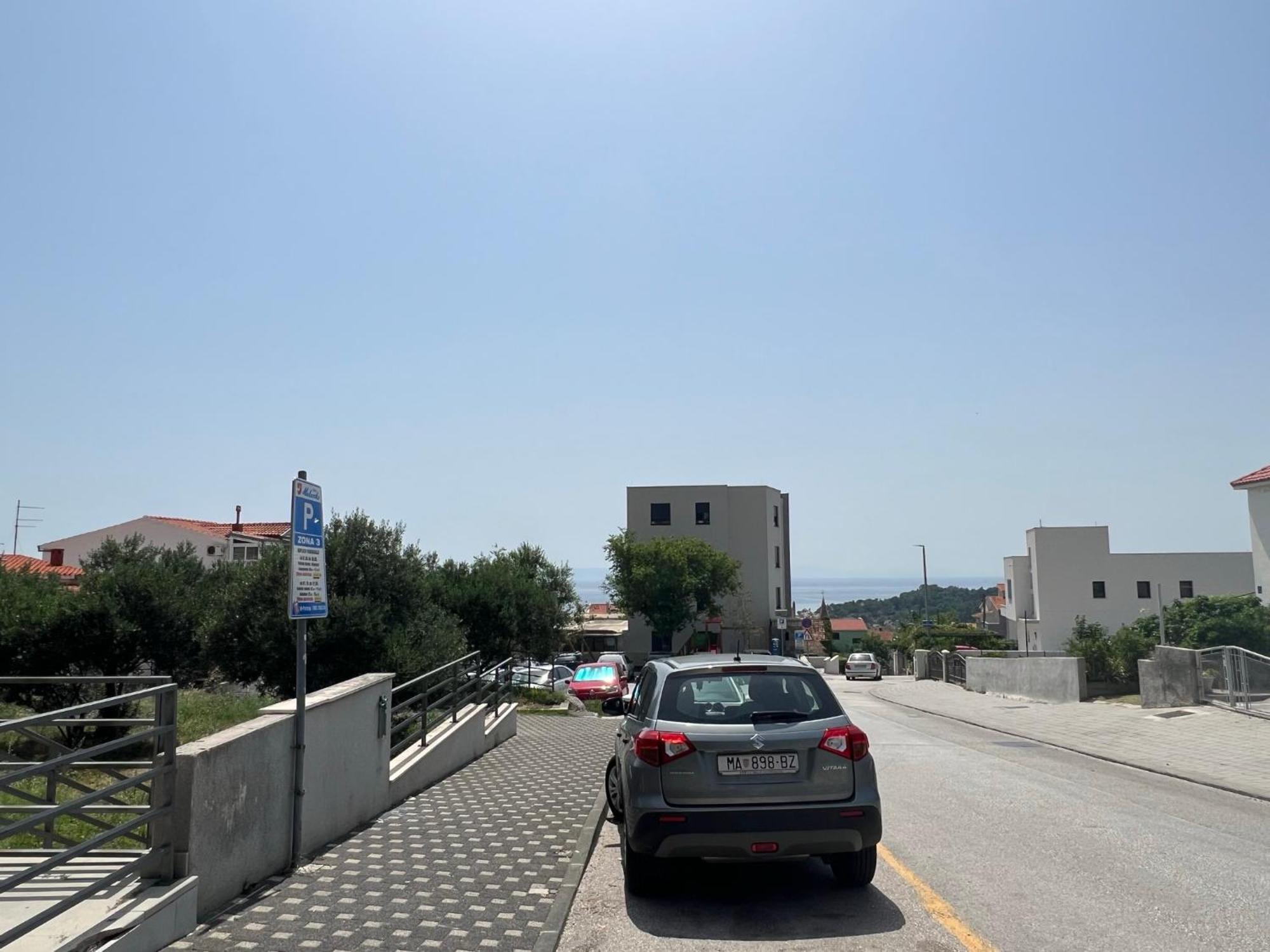 Apartment Lucija - Cozy Flat In The City Center With A Sea View & Parking Makarska Exteriör bild