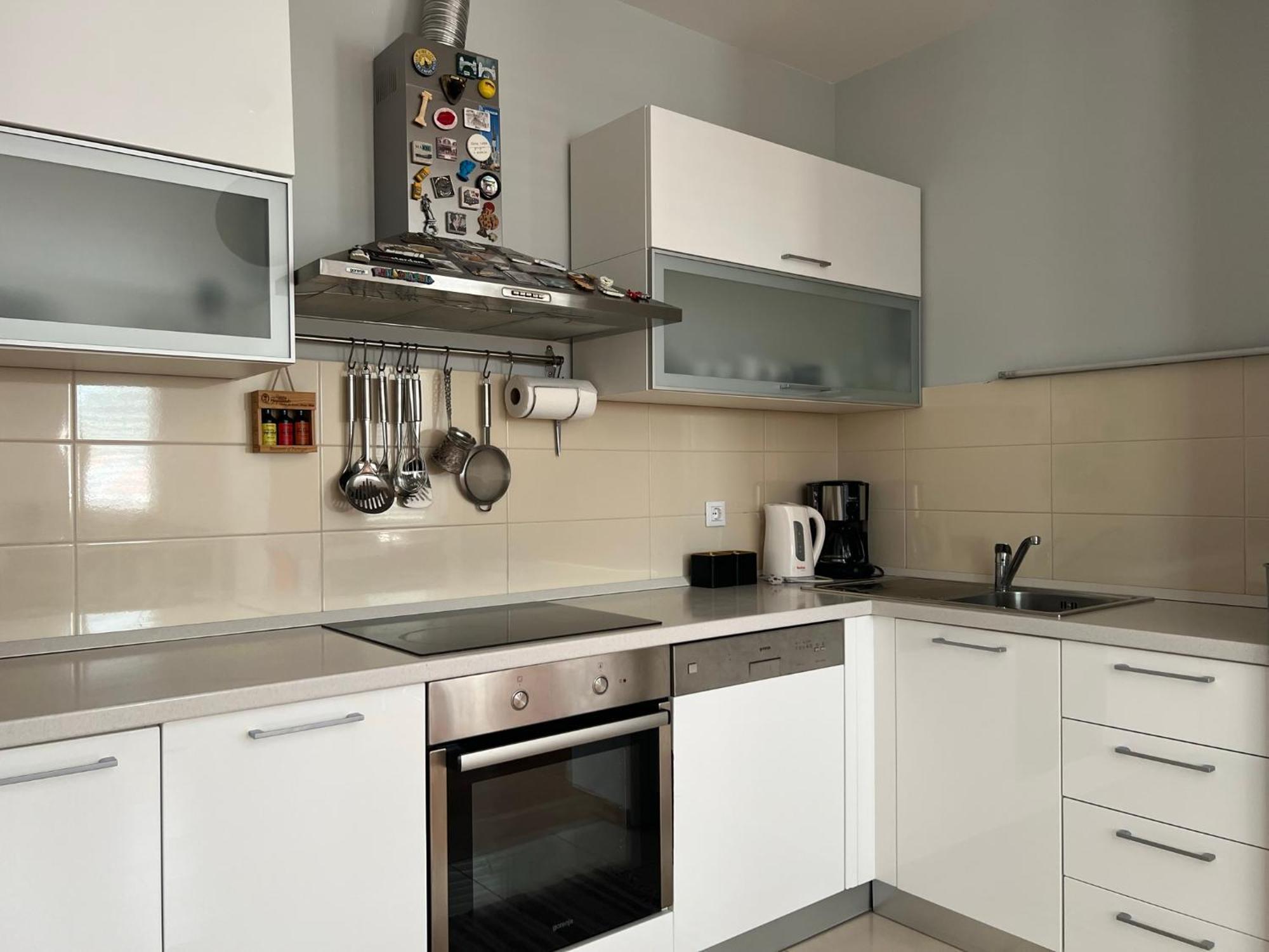 Apartment Lucija - Cozy Flat In The City Center With A Sea View & Parking Makarska Exteriör bild