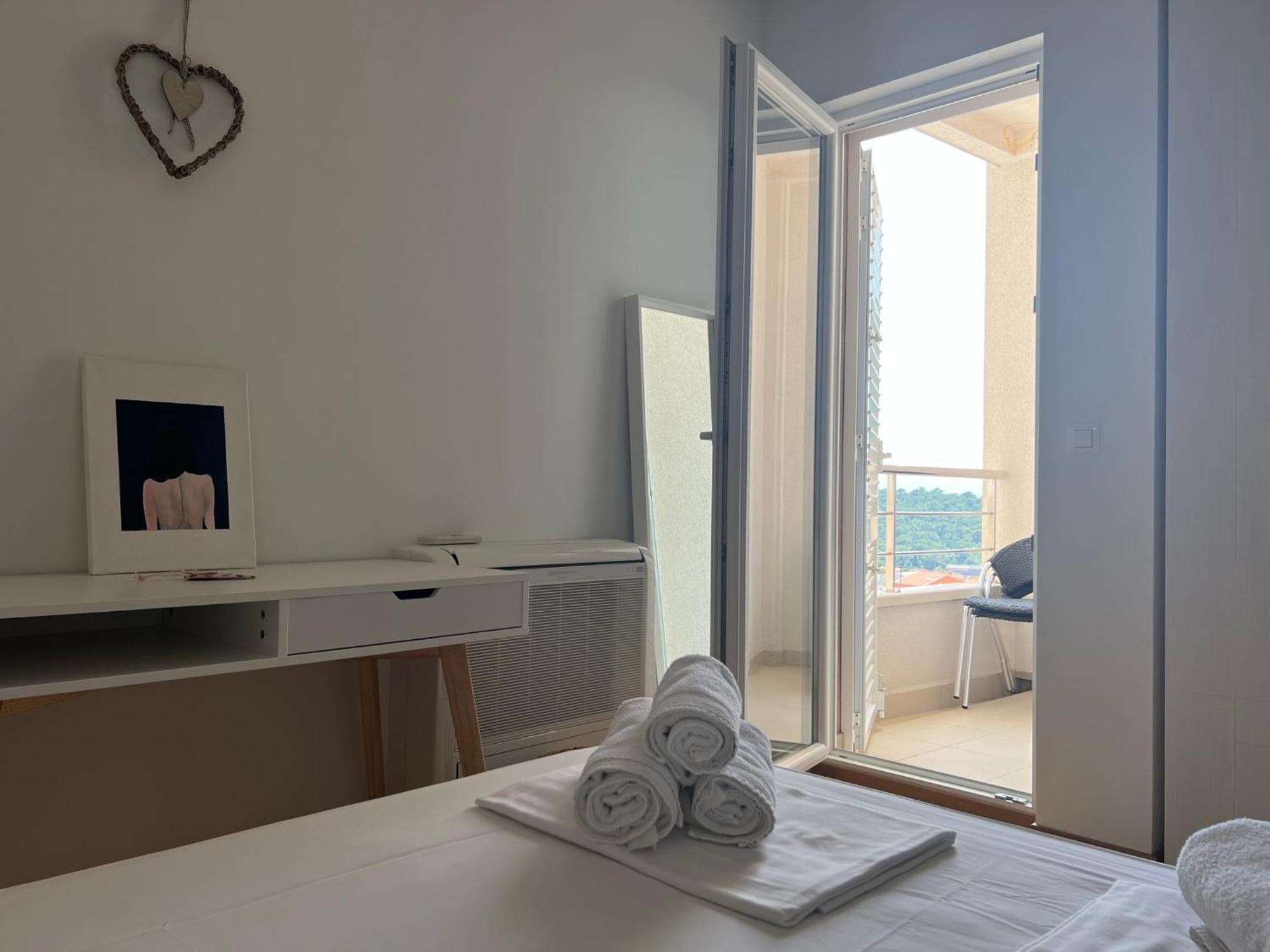 Apartment Lucija - Cozy Flat In The City Center With A Sea View & Parking Makarska Exteriör bild