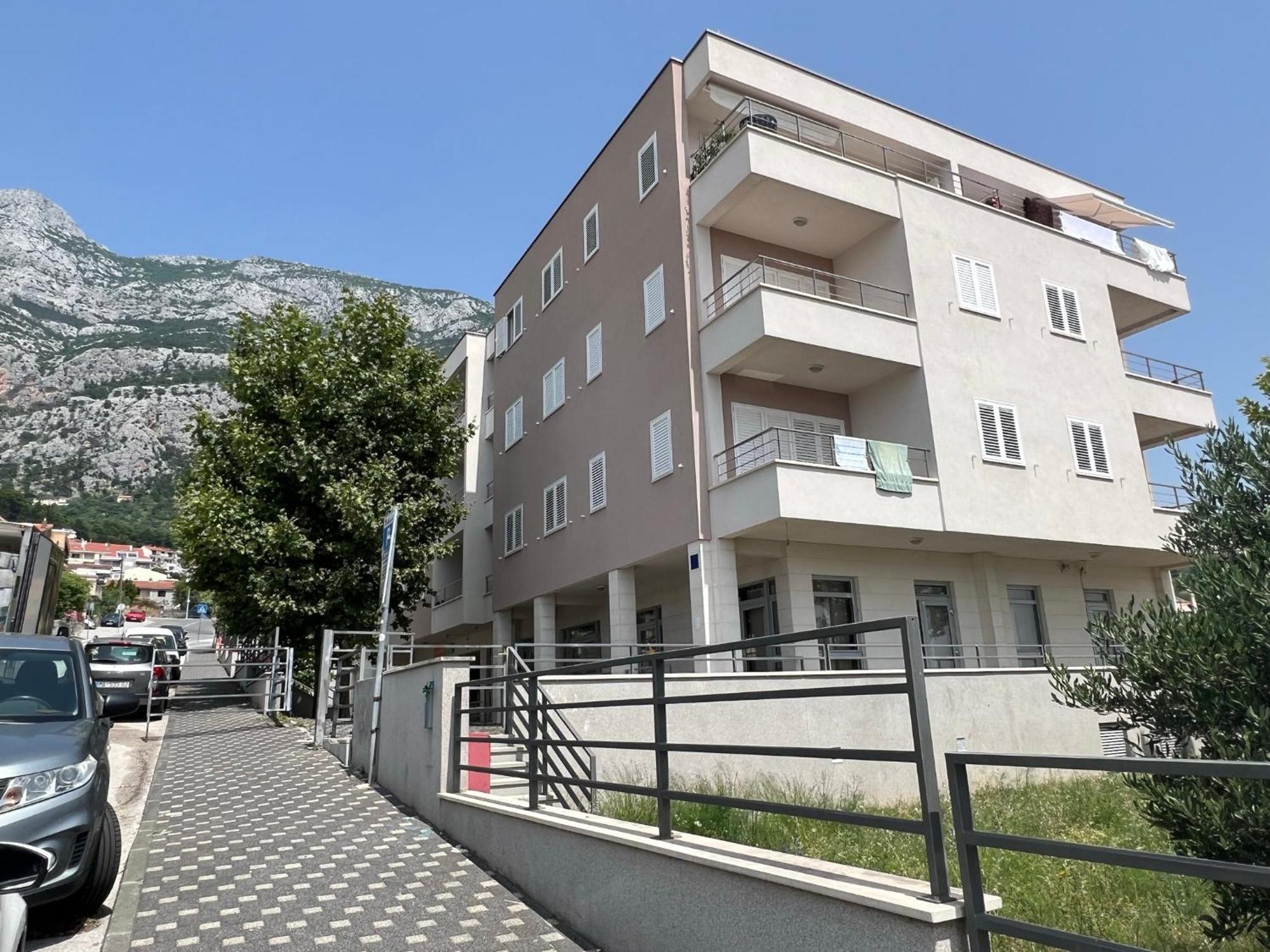 Apartment Lucija - Cozy Flat In The City Center With A Sea View & Parking Makarska Exteriör bild